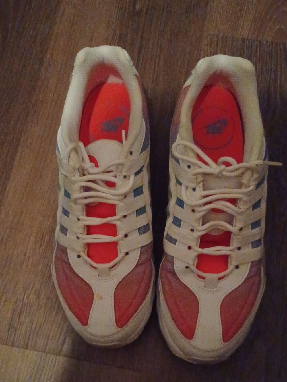 Nike Women's White and Red Athletic Sneakers